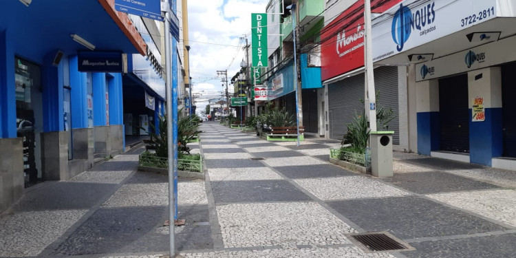 Comércios do Centro fechados para ajudar no controle da contaminação do novo coronavírus. Foto: Renato Viana Albarral/F3 Notícias Whatsapp