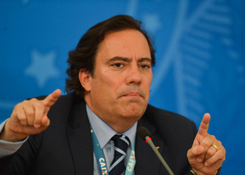 O presidente da Caixa Econômica Federal, Pedro Guimarães, fala à imprensa no Palácio do Planalto. Foto: Marcello Casal Jr./Agência Brasil