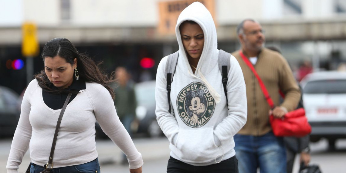 Brasília - Pelo segundo dia consecutivo, Brasília bate recorde de frio na madrugada, de acordo com a medição do Instituto Nacional de Meteorologia (INMET), o recorde anterior também aconteceu ontem com 13,8°C. (Elza Fiúza/Agência Brasil)