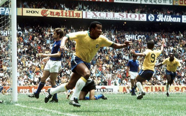Jairzinho comemora após gol na vitória do Brasil sobre a Itália, na final da Copa do Mundo de 1970 - Fifa/Acervo CBF/Direitos reservados