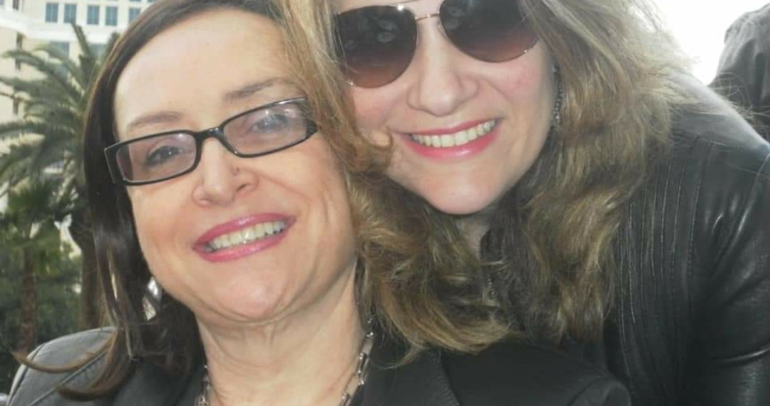 Regina Mello com a filha, Priscilla Mello. Foto: Reprodução Facebook