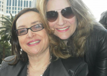 Regina Mello com a filha, Priscilla Mello. Foto: Reprodução Facebook