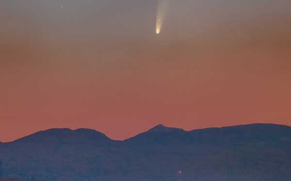 Cometa C/2020 F3 (Neowise) fotografado a partir do Líbano. Créditos: Maroun Habib