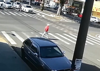 Morre idosa que foi atropelada em Franca quando atravessava avenida na faixa