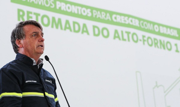 O presidente Jair Bolsonaro, discursa durante a cerimônia de reativação do alto-forno 1 da Usiminas. Foto: Paulo Correa/PR