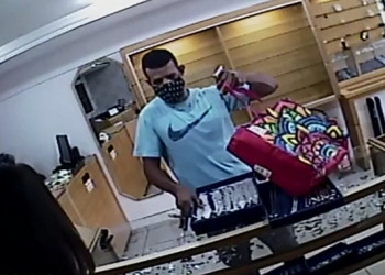 Bandidos não se intimidam com câmeras e roubam no Centro de Franca; assista ao vídeo