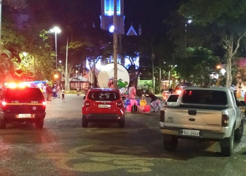 Equipe de fiscalização encerra baile funk na praça Nossa Senhora da Conceição