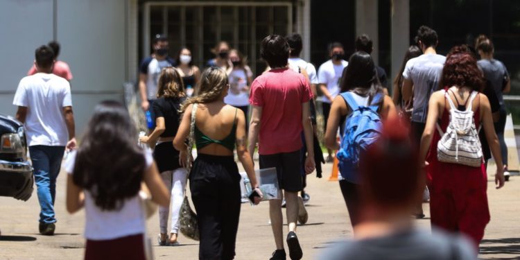 Estudantes no segundo dia de prova do Enem (Exame Nacional do Ensino Médio. Foto: Marcello Casal Jr./Agência Brasil