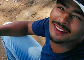 Jovem é encontrado morto embaixo de moto em estrada vicinal