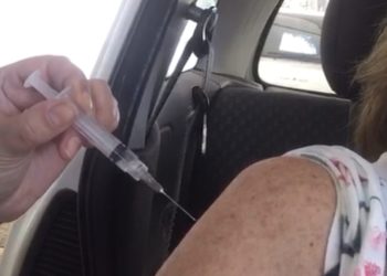 Veja vídeo: ‘Me confundi, não foi por mal, não queria roubar, pelo amor de Deus’, explica estudante sobre erro em vacina