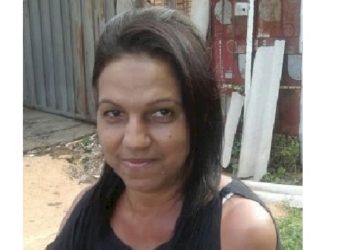 Motociclista perde o controle e morre após colisão com poste