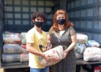 Desafio de 16km de nadador francano arrecada 2 toneladas de alimentos