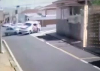 Prefeitura promete sinalizar rua no Centro que teve capotagem de viatura da PM