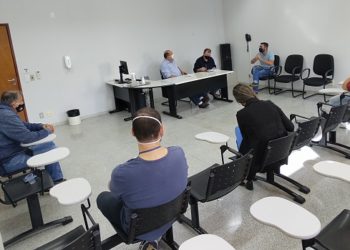 Dois familiares de ex-chefe da Vigilância Sanitária foram vacinados no fura-fila