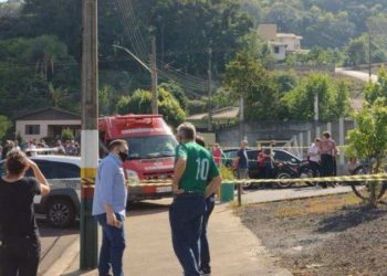 Adolescente invade escola em Santa Catarina com facão e mata 3 crianças