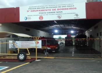 Moto pega fogo enquanto casal esperava por quarto em motel