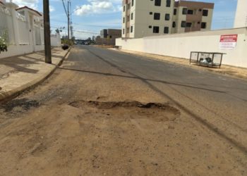 Buraco em esquina no Residencial Amazonas gera reclamação e ‘dor de cabeça’
