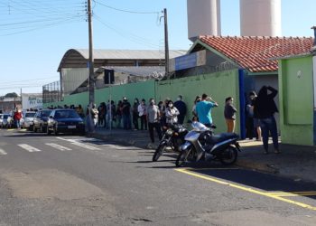 Depois de longas filas, Prefeitura amplia postos de vacinação em Franca