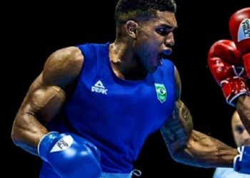 Abner Teixeira garante bronze no boxe ao avançar à semi em Tóquio