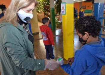 Sem aula presencial, rede municipal de ensino de Franca distribuiu 38 mil kits alimentação