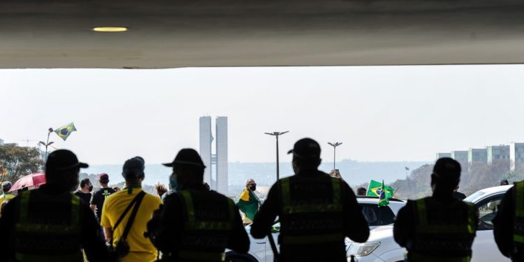 A Polícia Militar do Distrito Federal (PMDF) realiza segurança e bloqueio nas principais vias da Esplanada dos Ministérios. Foto: Marcello Casal Jr./Agência Brasil