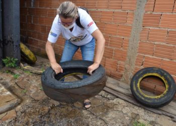 Agentes fazem fiscalização na região central contra criadouros do transmissor da dengue