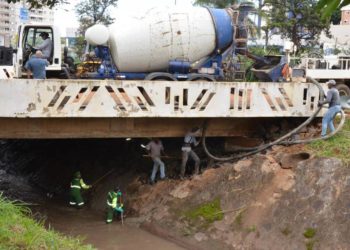 Estragos causados em ponte sobre o córrego Cubatão são recuperados