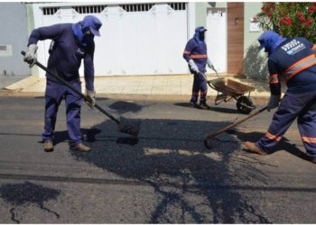 Prefeitura de Franca faz tapa-buraco, mas população avalia que serviço precisa melhorar
