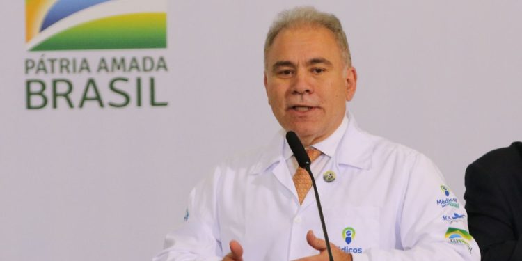 O ministro da Saúde, Marcelo Queiroga, participa da apresentação dos primeiros profissionais que irão fortalecer o atendimento à população pelo programa Médicos pelo Brasil.