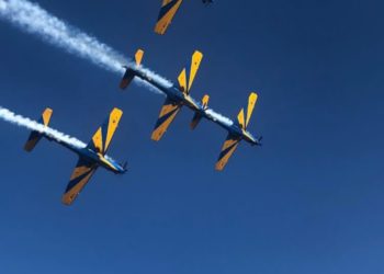 Vídeos: Esquadrilha da Fumaça em Franca atrai perto de 10 mil pessoas