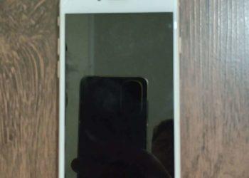 Agente de relacionamento acha iPhone caído em show e tenta achar dono