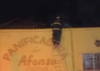 Na mesma região, tentativa de furto causa incêndio e padaria pega fogo