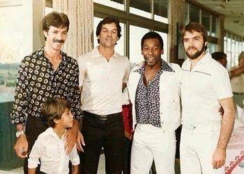 Francanos que tiveram encontro com Pelé prestam homenagens