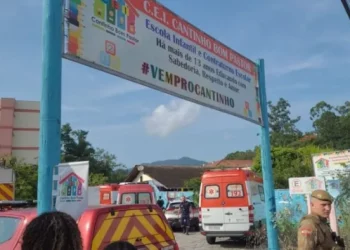 Quatro crianças morrem em ataque a creche em SC