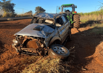 Jovem de 20 anos capota caminhonete em rodovia e morre no local