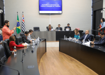 Comissão da Alesp dá aval a projeto que amplia inclusão de pessoas com autismo no serviço público