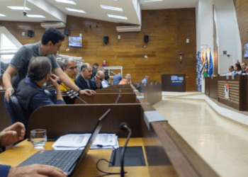 Vereadores decidem pressionar Alexandre Ferreira por não usar emendas em ações na saúde de Franca