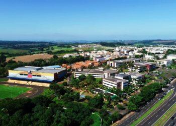 Depois de abuso na velocidade e risco para pedestres, Prefeitura promete medidas na avenida perto da Unifran