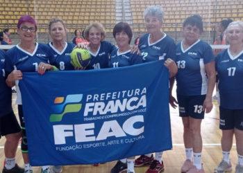 Time francano de vôlei feminino 70+ joga em Sertãozinho em etapa regional