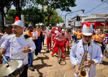 Chegada do Papai Noel em Franca já anuncia mudança no horário de funcionamento de lojas