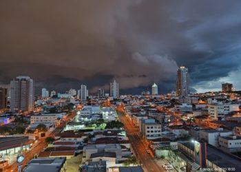 Calorão pode atingir 33ºC, mas fortes pancadas de chuva “dão as caras” nesta terça em Franca