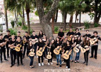 Camerata de Cordas Dedilhadas do Guri de Franca faz últimas apresentações do ano com repertório em homenagem a Waldir Azevedo