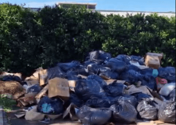 Depois de eventos, Prefeitura de Franca ‘esquece’ e Poliesportivo fica com ‘montanha’ de lixo