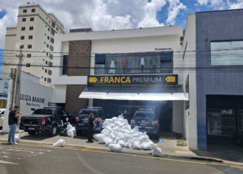 Receita Federal faz ação no Centro de Franca e realiza apreensão de produtos