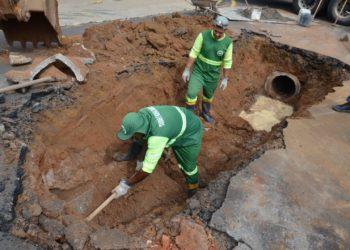 Prefeitura de Franca conserta galerias na Alonso y Alonso, mas falta recuperação de asfalto