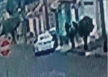 Bandidos fazem assalto e roubam carro durante o dia, no Jardim Redentor