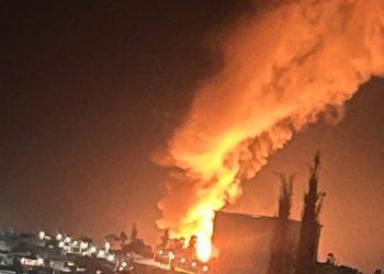 Depósito com 3 mil botijões pega fogo e centenas de explosões são registradas