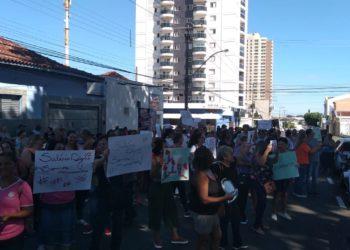 Servidores municipais fazem manifestação na Prefeitura de Franca para cobrar reajuste