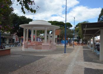 Obras na praça Sabino Loureiro ainda não terminaram; região da Estação apresenta vários problemas