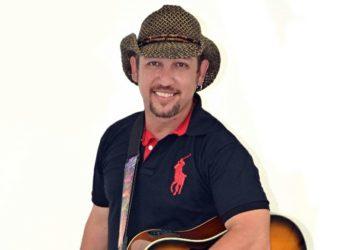 Cantor sertanejo Dennys Fernandes morre aos 44 anos, em Franca